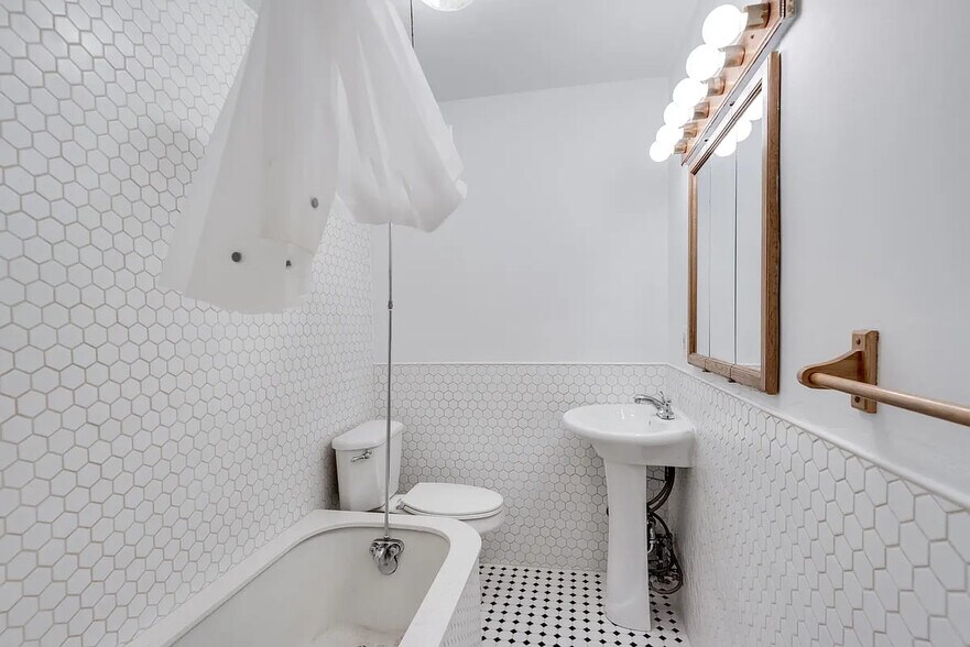 More Photos Of 39 Clifton Pl, Brooklyn Storefront Retail Residential For Sale