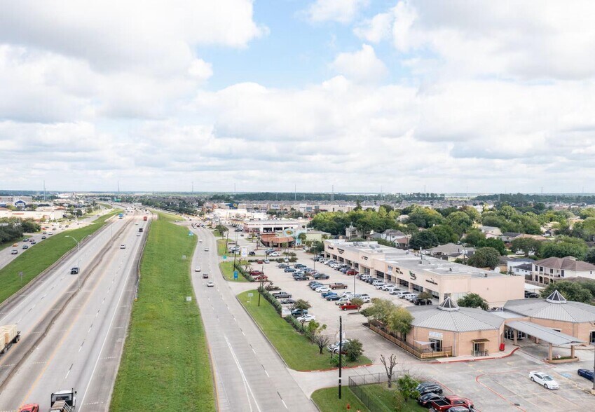 More Photos Of 5614-5650 E Sam Houston Pky N, Houston Medical For Lease