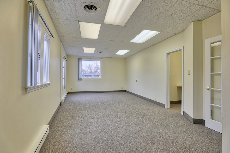 More Photos Of 584 Meadow St, Agawam Medical For Lease