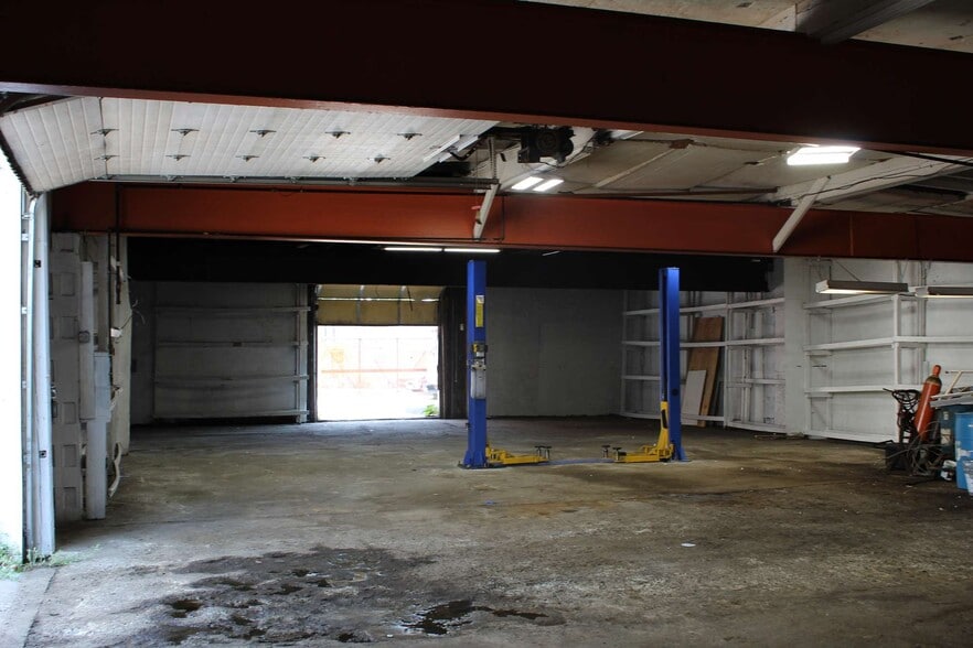 More Photos Of 265A Lowell St, Lawrence Auto Repair For Sale