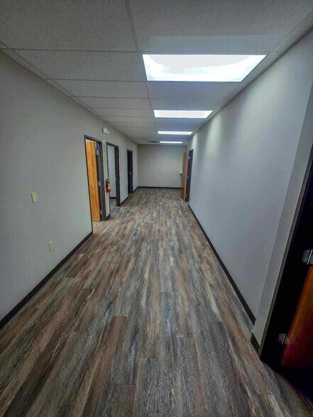 More Photos Of 3135 16th Street Rd, Huntington Office For Lease