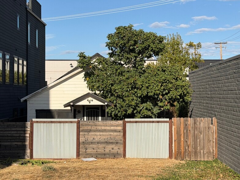 More Photos Of 1272 Oregon St, Redding Office For Sale