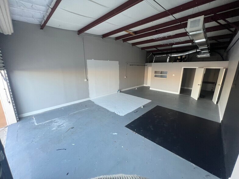 More Photos Of 5449 Benchmark Ln, Sanford Warehouse For Lease