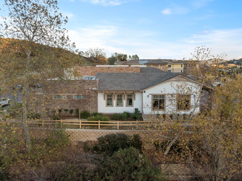 More Photos Of 29001 Canwood St, Agoura Hills Restaurant For Lease