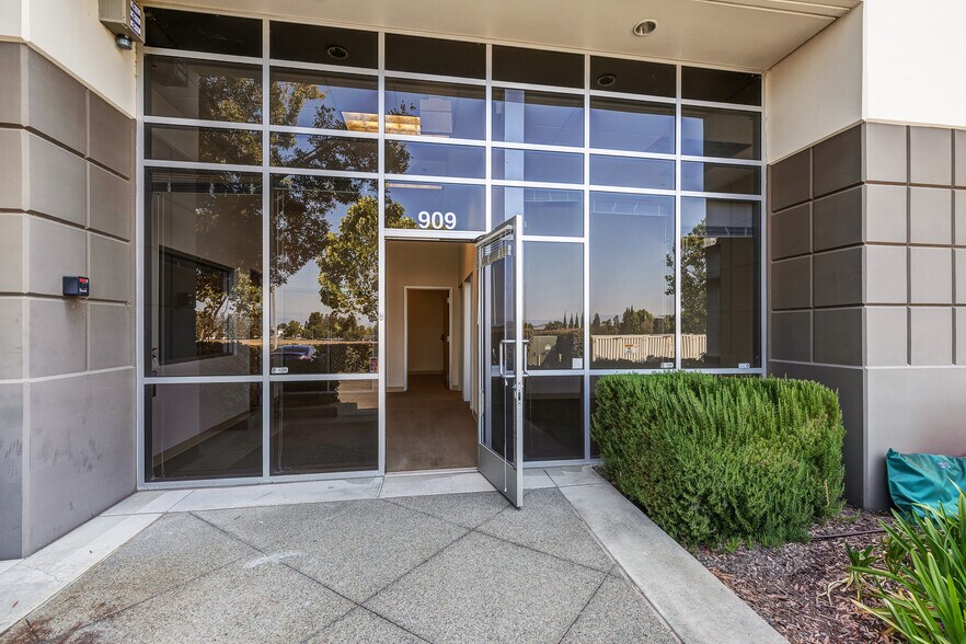 More Photos Of 909-943 Corporate Way, Fremont Research And Development For Lease