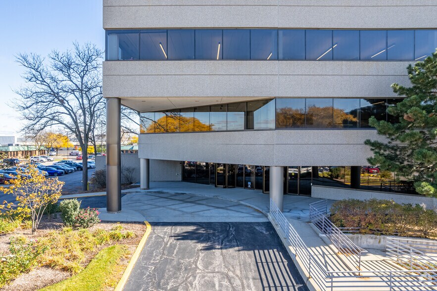 More Photos Of 1333 Butterfield Rd, Downers Grove Office For Lease