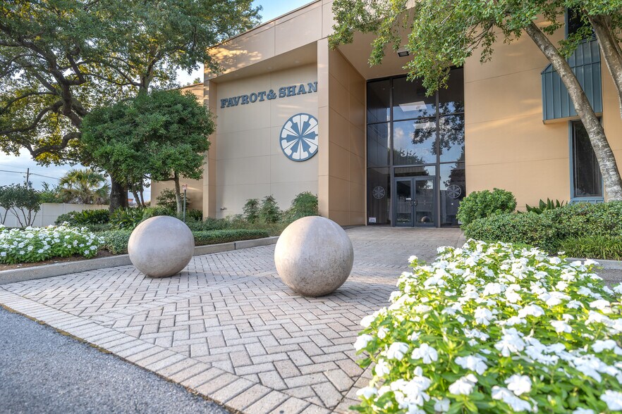 More Photos Of 3925 N I-10 Service Rd, Metairie Office For Lease