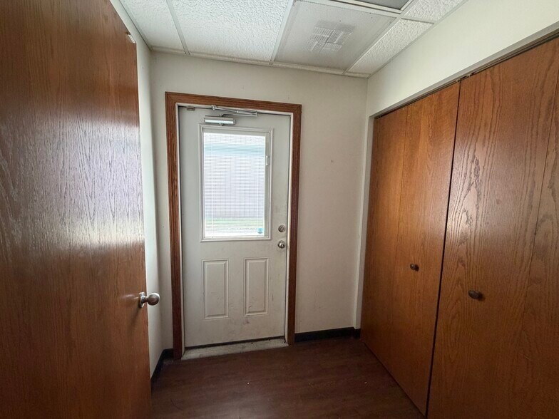 More Photos Of 47 Alice Dr, Akron Office For Lease