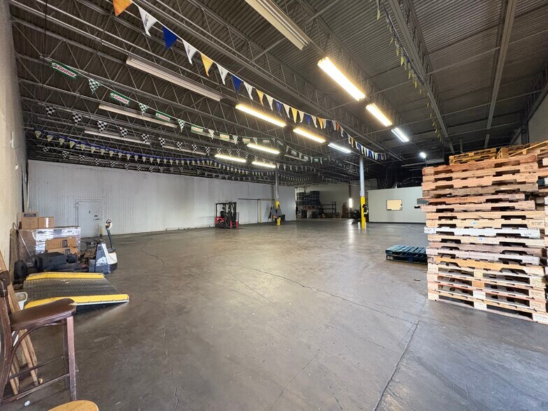 More Photos Of 3002-3014 Avenue E E, Arlington Light Manufacturing For Lease