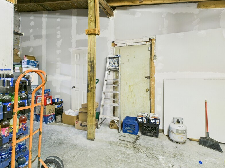 More Photos Of 12240 S Dixie, La Salle Convenience Store For Sale