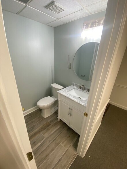 More Photos Of 419 E Crossville Rd, Roswell Medical For Lease