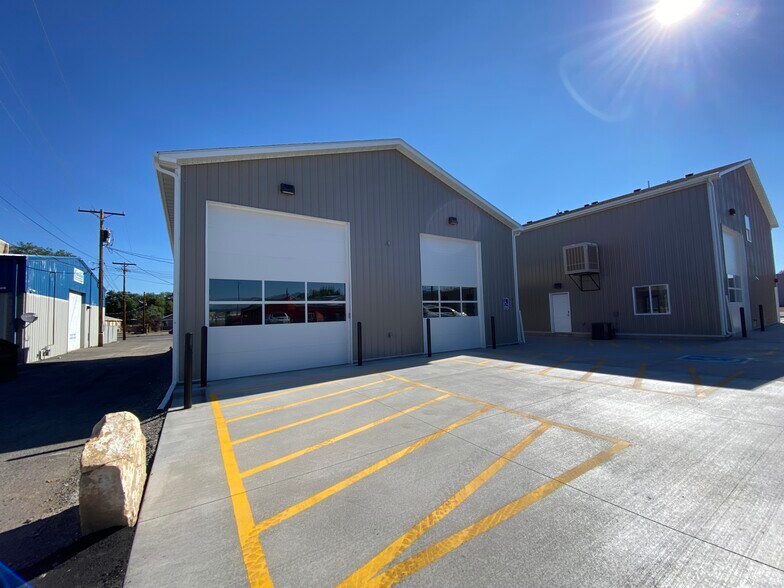 More Photos Of 317 N 7th Street, Montrose Light Distribution For Sale