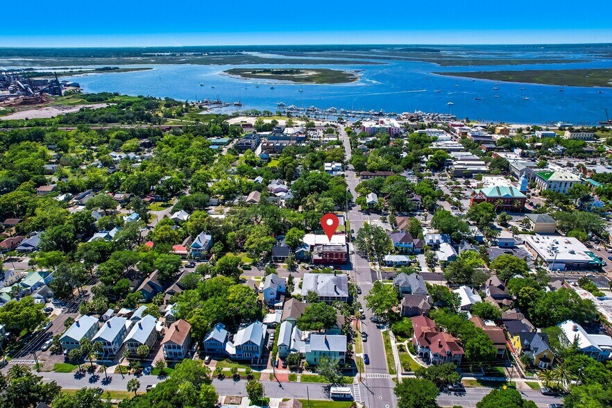 More Photos Of 516 Ash St, Fernandina Beach Freestanding For Lease