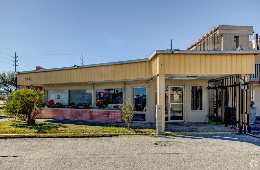 More Photos Of 9430 Main St, Houston Hotel For Sale
