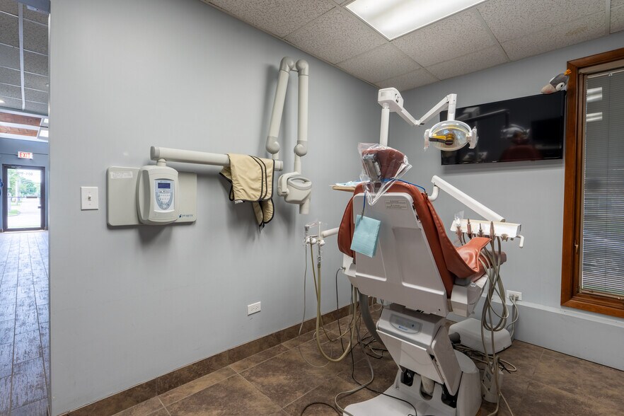 More Photos Of 605-615 W Euclid Ave, Arlington Heights Medical For Lease