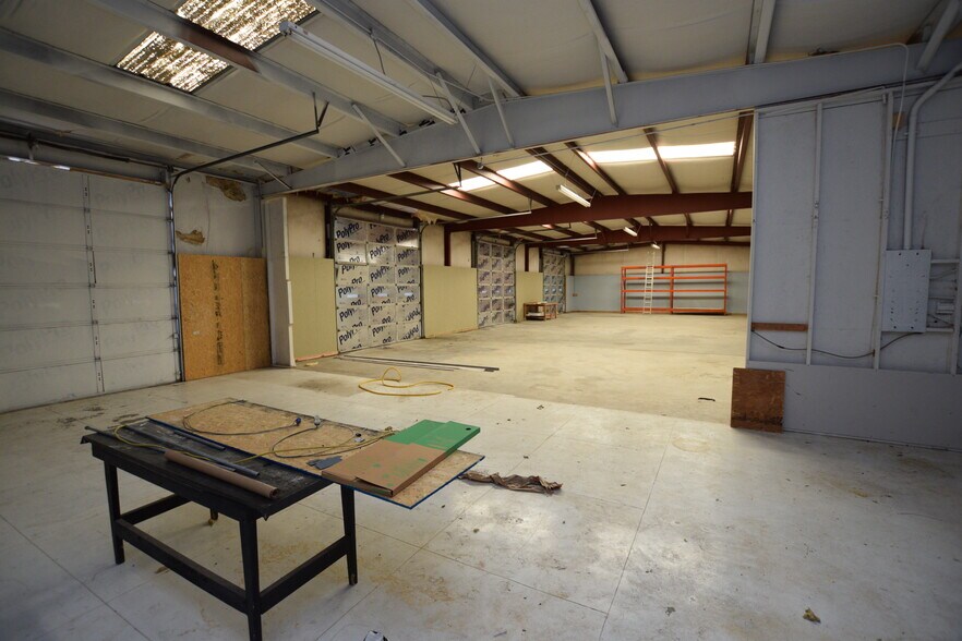 More Photos Of 2175 W Choctaw St, Tahlequah Light Distribution For Sale