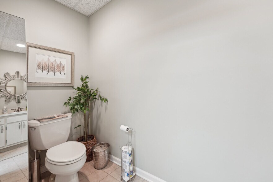 More Photos Of 800 Wyckoff Ave, Wyckoff Office For Sale