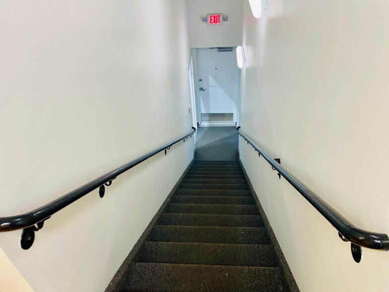 More Photos Of 1120-1140 NW 54th St, Fort Lauderdale Warehouse For Lease