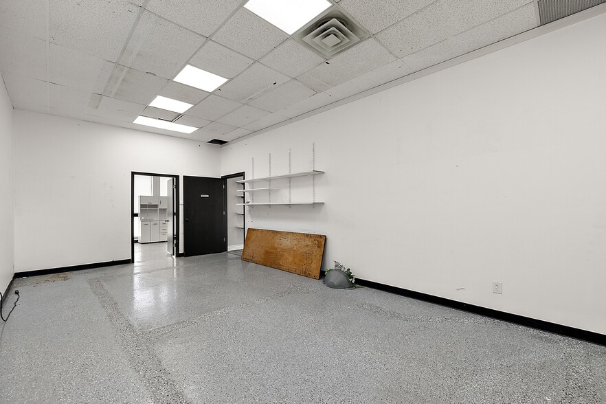 More Photos Of 150 E University Dr, Rochester Storefront Retail Office For Lease