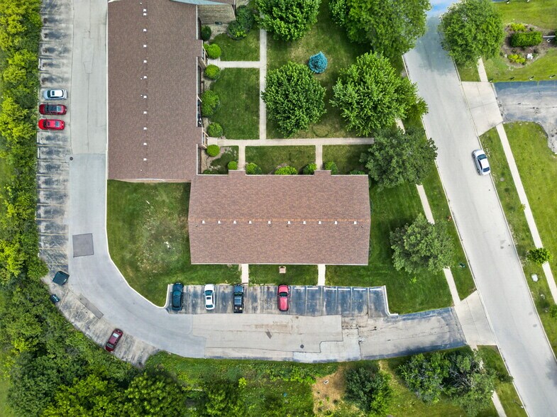 More Photos Of 450 Perrie Dr, Elk Grove Village Apartments For Sale