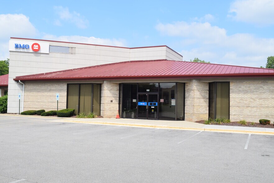 More Photos Of 191 E Lake St, Bloomingdale Bank For Sale