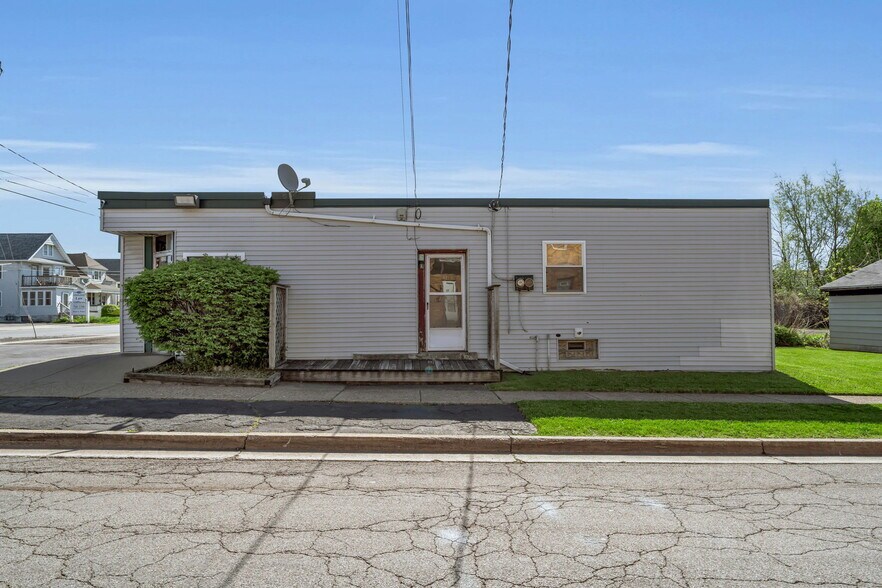 More Photos Of 2123 Clinton St, Buffalo Restaurant For Sale