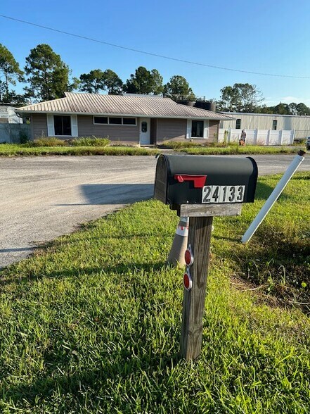 More Photos Of 24133 W SR-40, Astor Flex For Lease