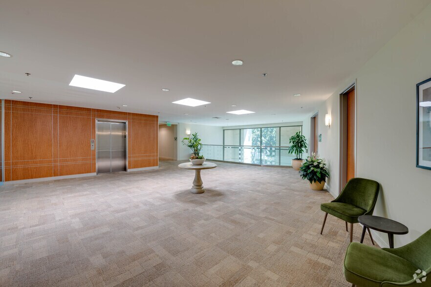 More Photos Of 28632 Roadside Dr, Agoura Hills Office For Lease
