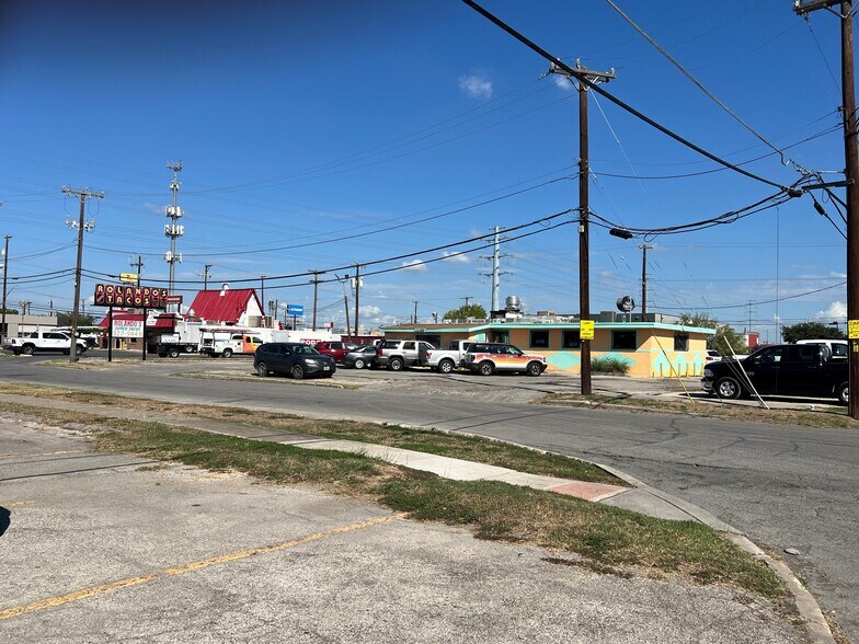 More Photos Of 93 Shasta Ave, San Antonio Restaurant For Sale