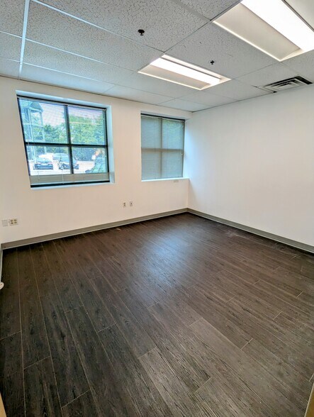 More Photos Of 20 New Plant Ct, Owings Mills Office For Lease