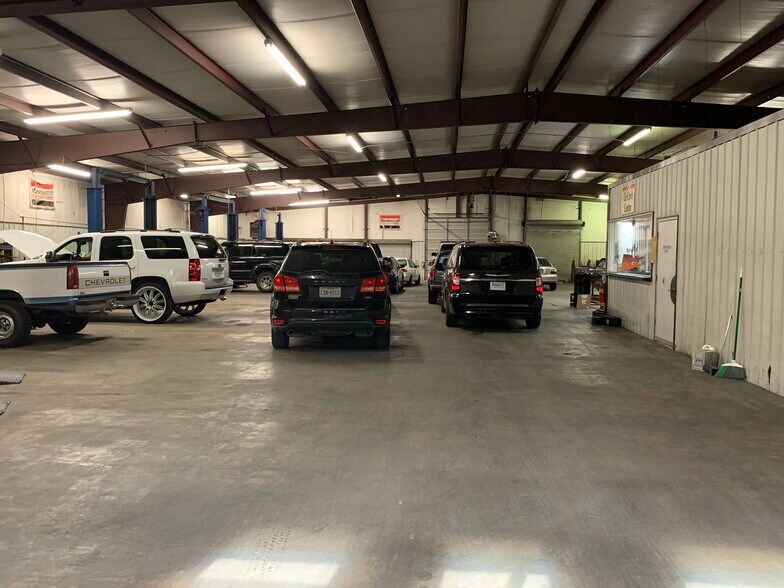 More Photos Of 1510 Washington St, Commerce Auto Repair For Lease