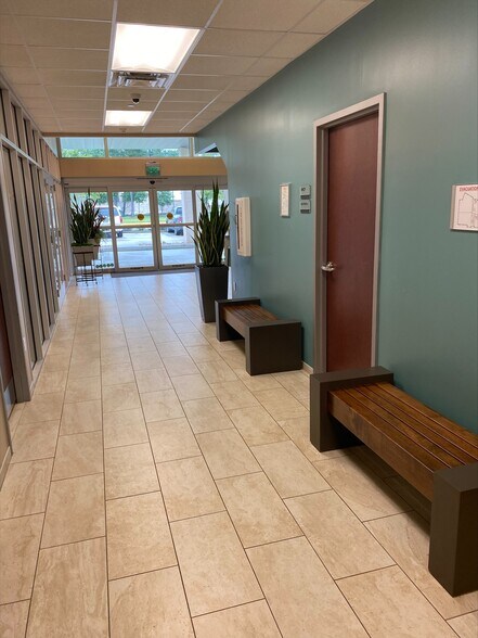 More Photos Of 17903 W Lake Houston Pky, Humble Medical For Lease