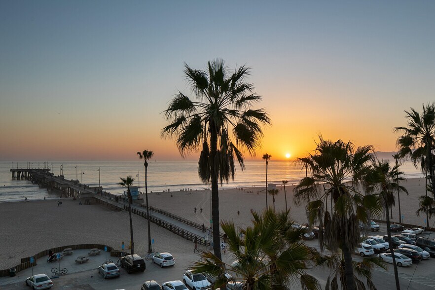 More Photos Of 3111 Ocean Front Walk, Marina Del Rey Apartments For Sale