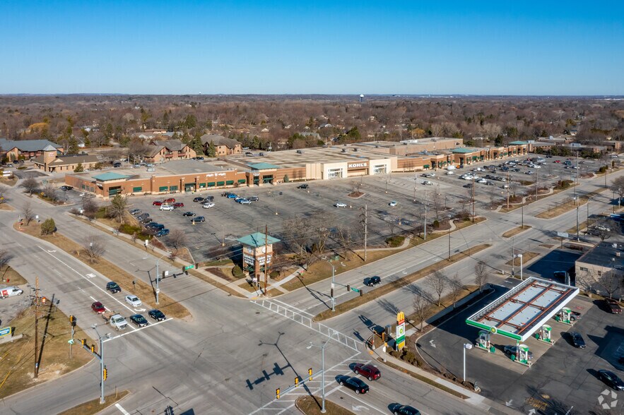 More Photos Of 2305-2495 N 124th St, Brookfield Storefront For Lease