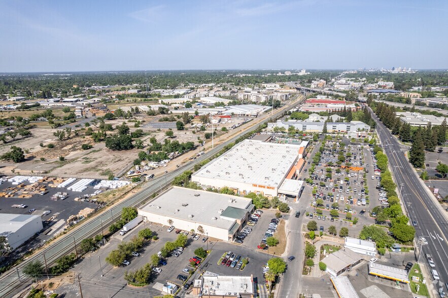 More Photos Of 2800 Power Inn Rd, Sacramento Freestanding For Lease