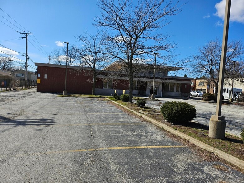 Primary Photo Of 371 E 87th St, Chicago Office For Sale