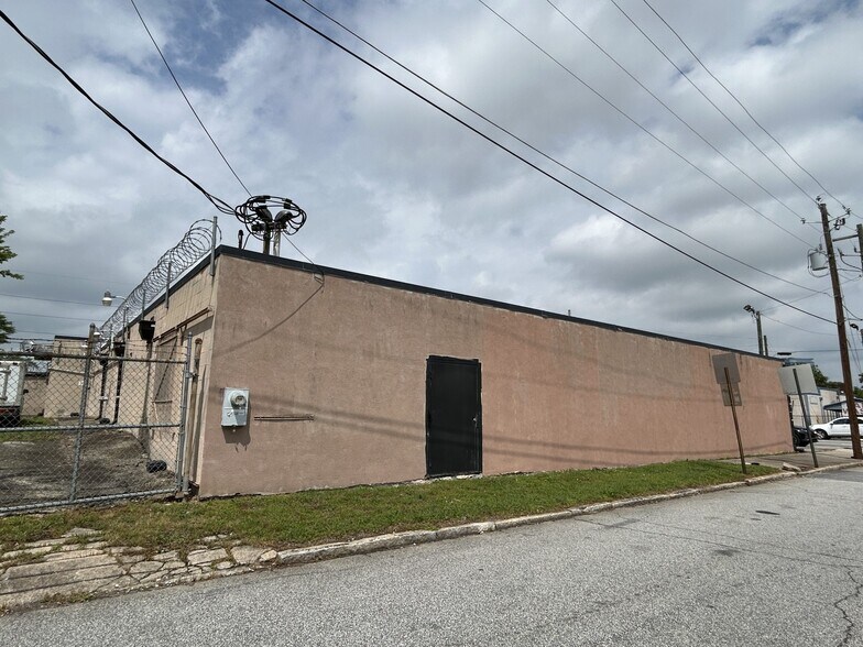 More Photos Of 748 Donald Lee Hollowell Pky, Atlanta Food Processing For Sale