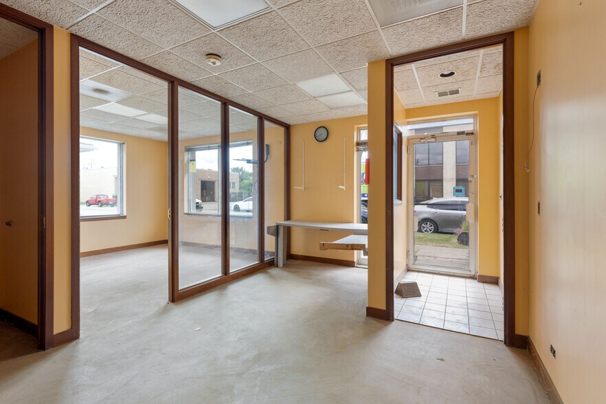 More Photos Of 9870 Derby Ln, Westchester Loft Creative Space For Sale