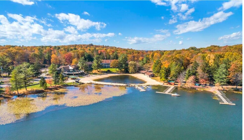 More Photos Of 428 Moseywood Rd, Lake Harmony Hotel For Sale