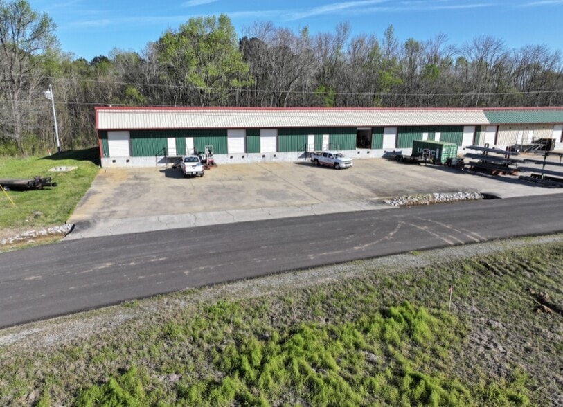 More Photos Of 644 Church Rd, Madison Warehouse For Lease