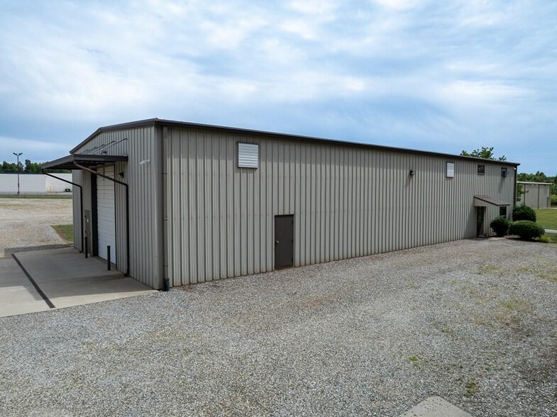 More Photos Of 471 Osborne St, Keysville Warehouse For Sale