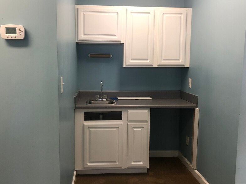 More Photos Of 5640 Six Forks Rd, Raleigh Office For Sale