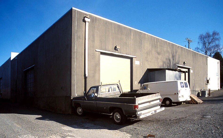 More Photos Of 3621-3625 Interlake Ave N, Seattle Warehouse For Sale