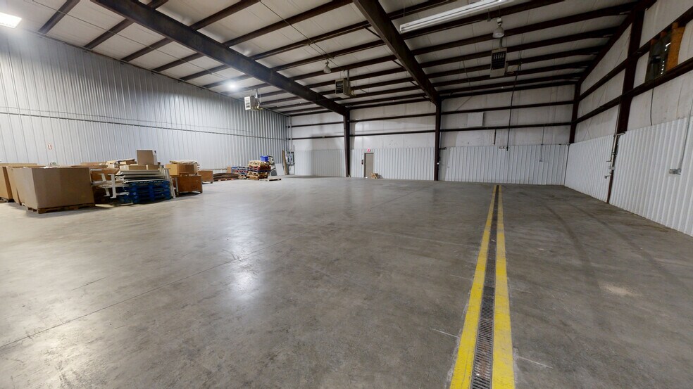 More Photos Of 413 Albano Dr, Springdale Warehouse For Lease