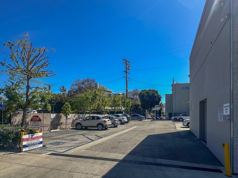 More Photos Of 308-314 N Robertson Blvd, West Hollywood Storefront For Lease