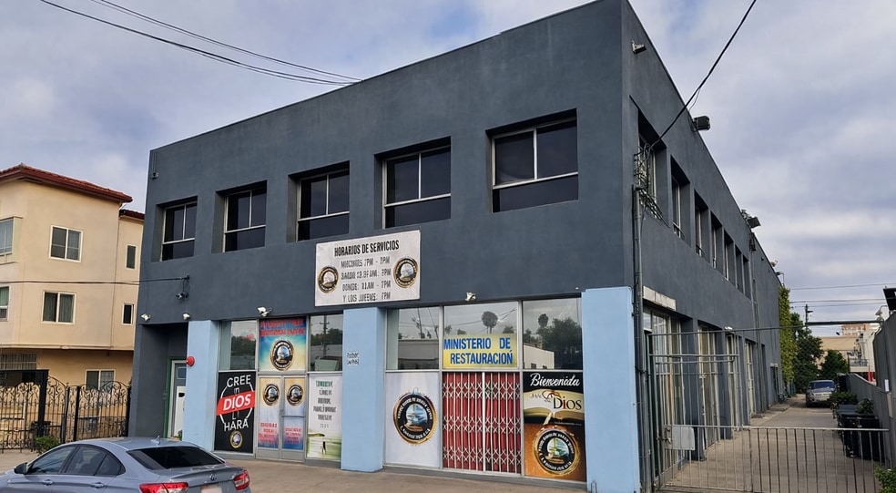 More Photos Of 14529 Archwood St, Van Nuys Storefront Retail Office For Lease