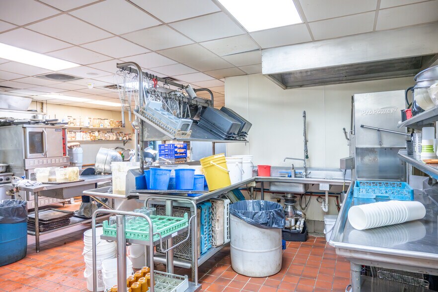 More Photos Of 532 Gateway Ave, Mauston Restaurant For Sale