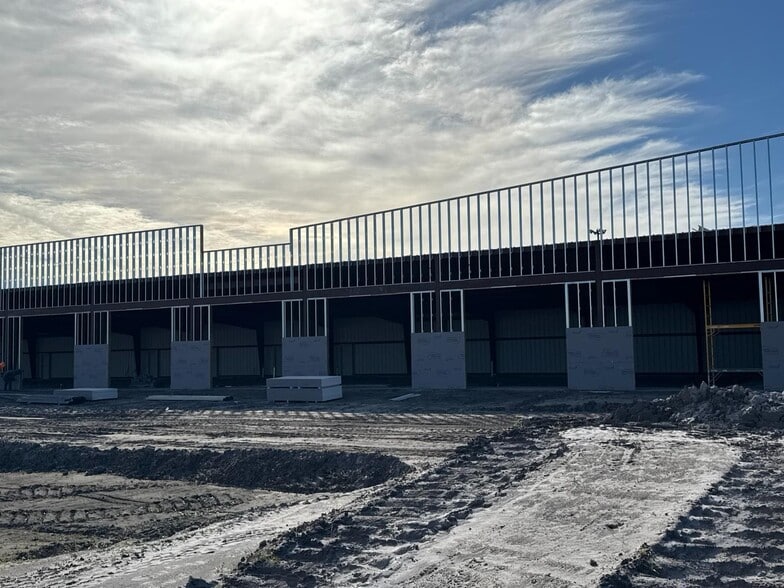 More Photos Of 105 Capitol Dr, Rincon Storefront For Lease