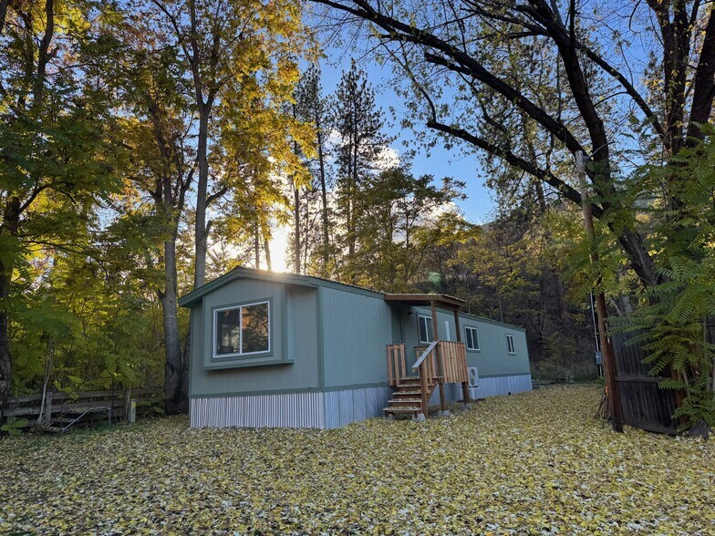 More Photos Of 53943 Highway 86, Halfway Restaurant For Sale