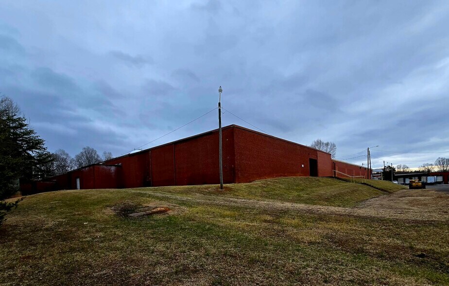 More Photos Of 900 W Academy St, Cherryville Manufacturing For Sale